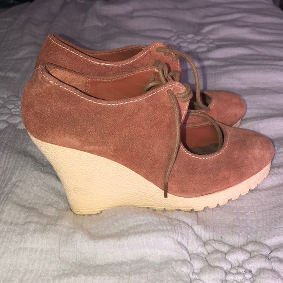 Shoes - Picture 1 of 3